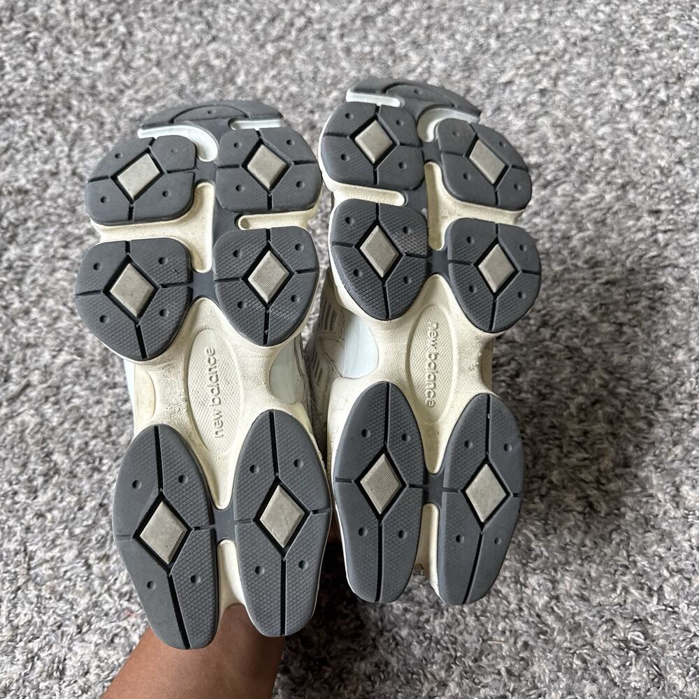 New Balance White Light Gray Chunky Sneakers - Picture 6 of 8
